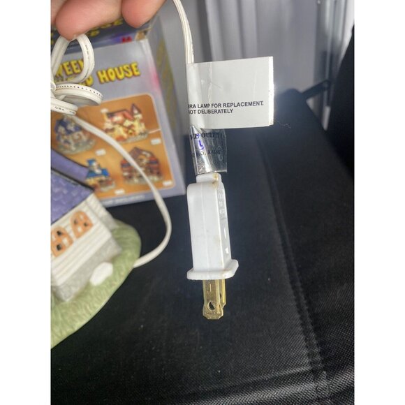 Vintage Halloween Haunted House Ceramic Mansion‎ Light Up Ghosts Spooky BULB - Picture 7 of 9